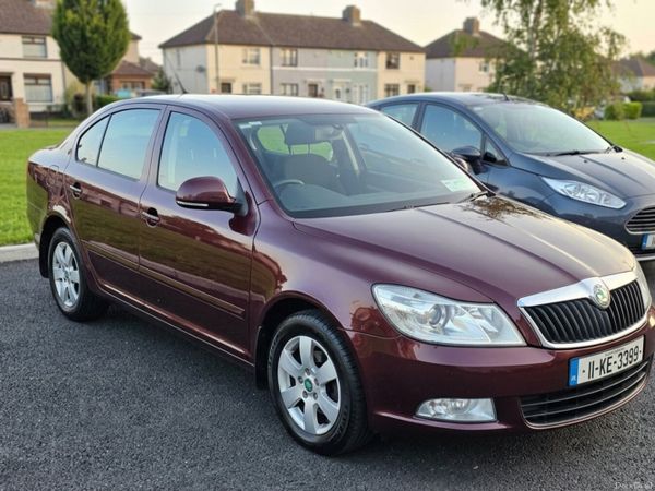 Skoda Octavia Saloon, Diesel, 2011, Red