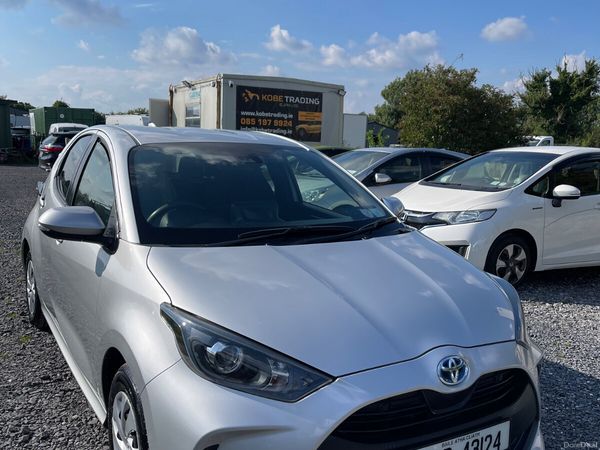Toyota Yaris Hatchback, Petrol Hybrid, 2021, Silver