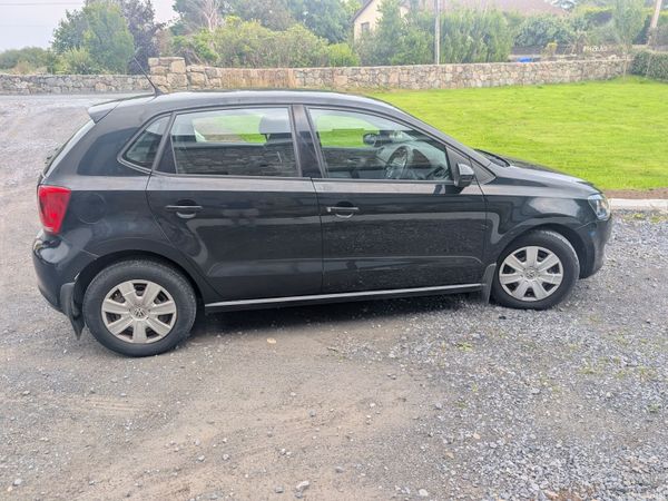 Volkswagen Polo Hatchback, Petrol, 2011, Black