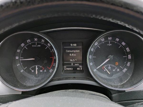 Skoda Superb Hatchback, Diesel, 2009, Red