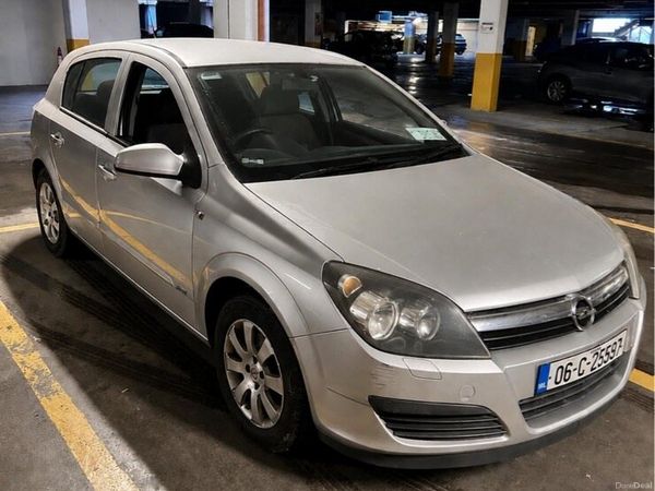 Opel Astra Hatchback, Petrol, 2006, Silver