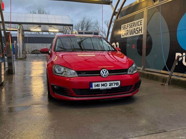 Volkswagen Golf Hatchback, Diesel, 2014, Red