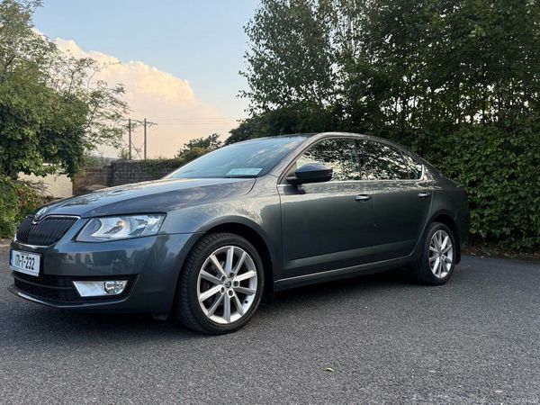 Skoda Octavia Saloon, Diesel, 2017, Grey