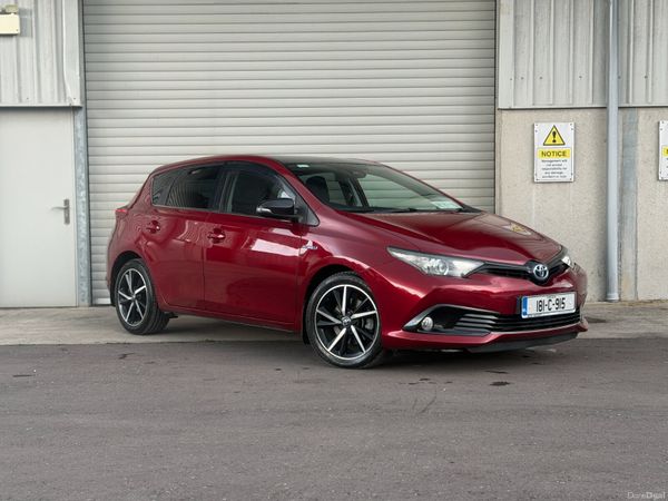 Toyota Auris MPV, Petrol Hybrid, 2018, Red