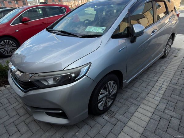 Honda Shuttle MPV, Petrol Hybrid, 2016, Silver