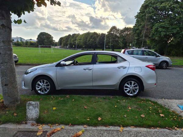 Toyota Corolla Saloon, Petrol, 2015, Silver
