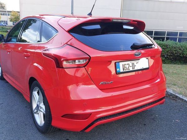 Ford Focus Hatchback, Diesel, 2016, Red