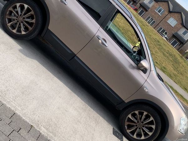 Nissan Qashqai Hatchback, Diesel, 2009, Beige