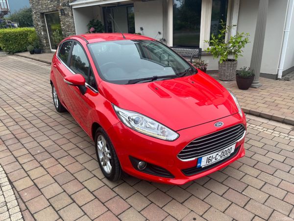 Ford Fiesta Hatchback, Petrol, 2016, Red