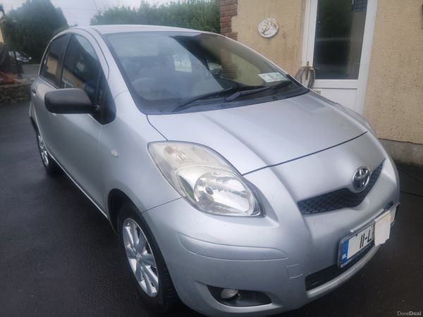 Toyota Yaris Hatchback, Petrol, 2011, Silver