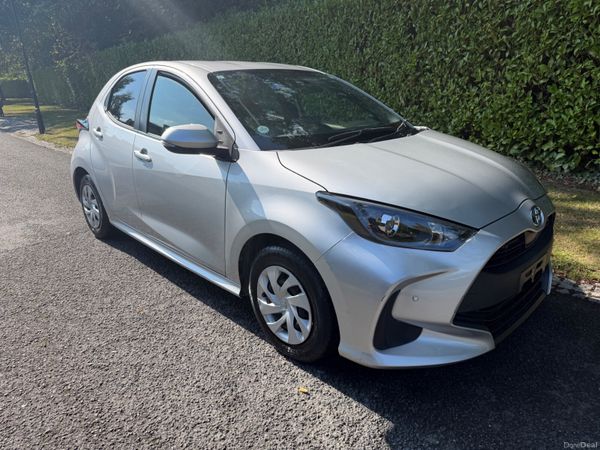 Toyota Yaris Hatchback, Petrol Hybrid, 2021, Silver