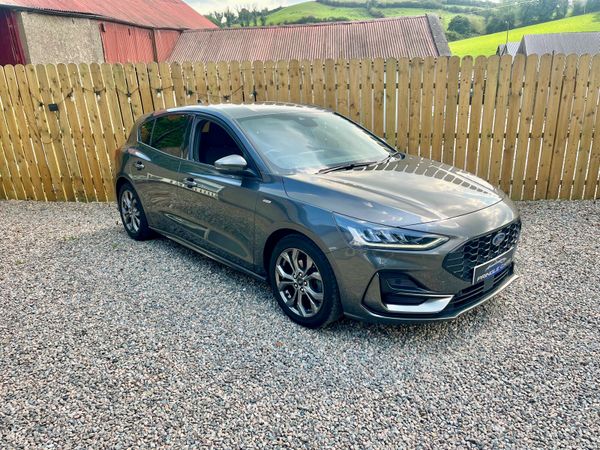 Ford Focus Hatchback, Petrol, 2022, Grey
