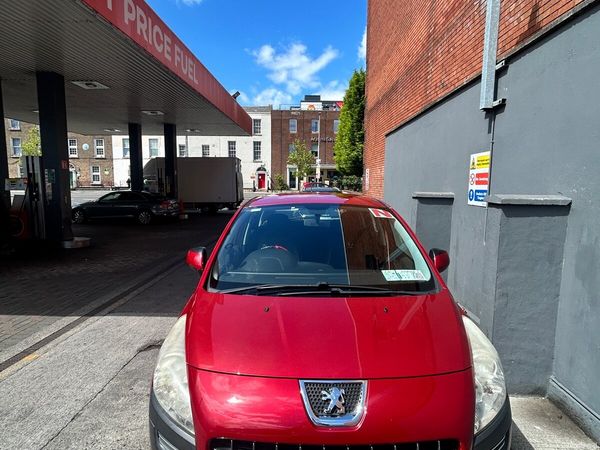 Peugeot 3008 MPV, Diesel, 2012, Red