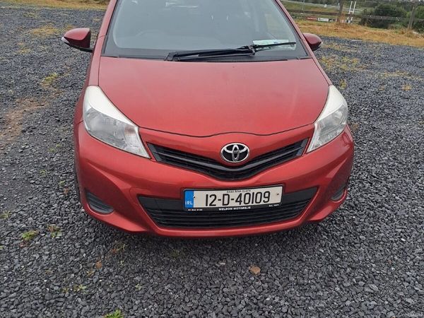 Toyota Yaris Hatchback, Petrol, 2012, Red