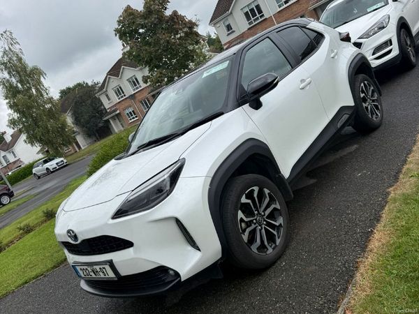 Toyota Yaris Cross Hatchback, Petrol Hybrid, 2023, White