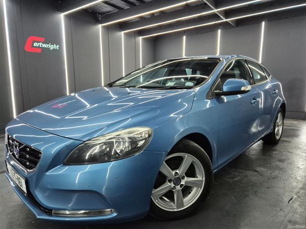 Volvo V40 Hatchback, Diesel, 2014, Blue