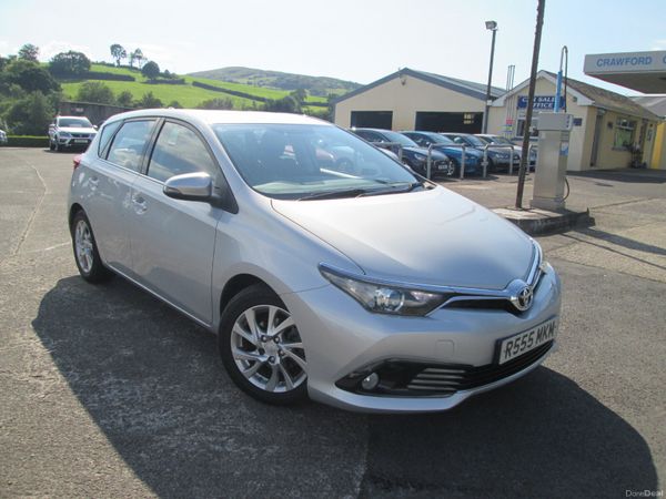 Toyota Auris Hatchback, Diesel, 2016, Silver