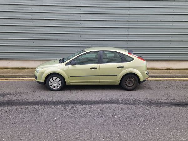 Ford Focus Hatchback, Petrol, 2005, Green