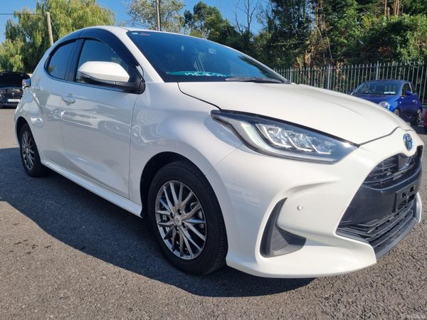 Toyota Yaris Hatchback, Petrol Hybrid, 2020, White