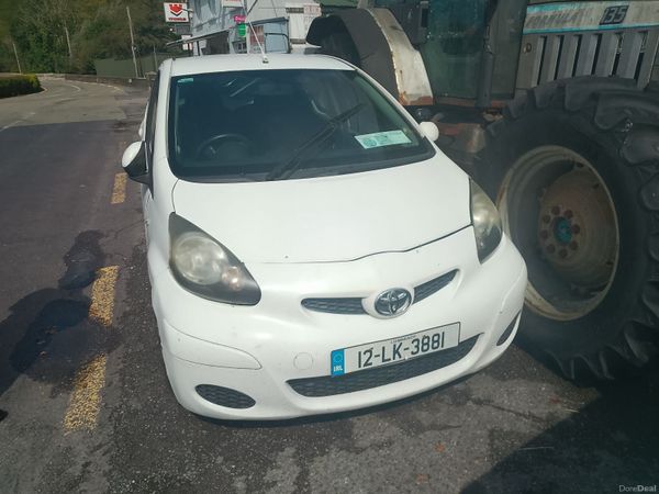 Toyota Aygo Hatchback, Petrol, 2012, White