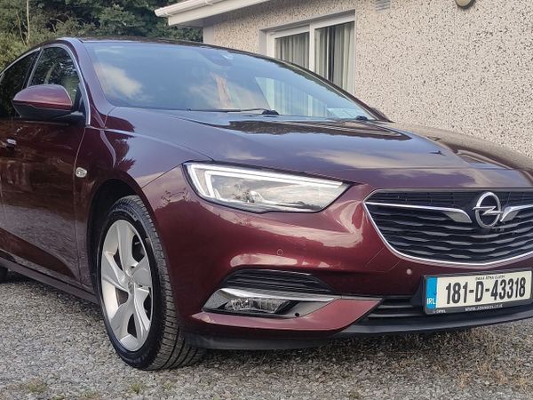 Opel Insignia Hatchback, Diesel, 2018, Red