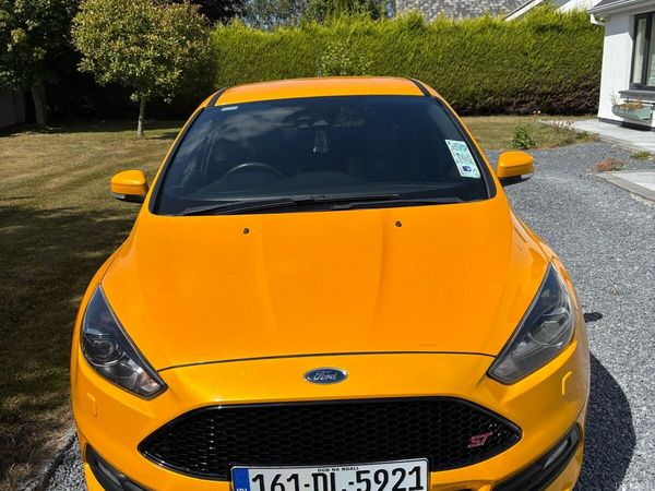 Ford Focus Hatchback, Diesel, 2016, Yellow