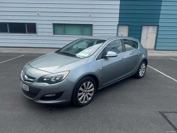 Vauxhall Astra Hatchback, Diesel, 2015, Silver