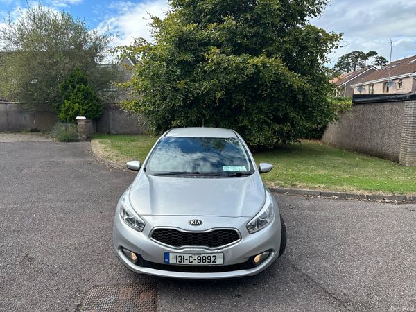 Kia Ceed Hatchback, Diesel, 2013, Silver