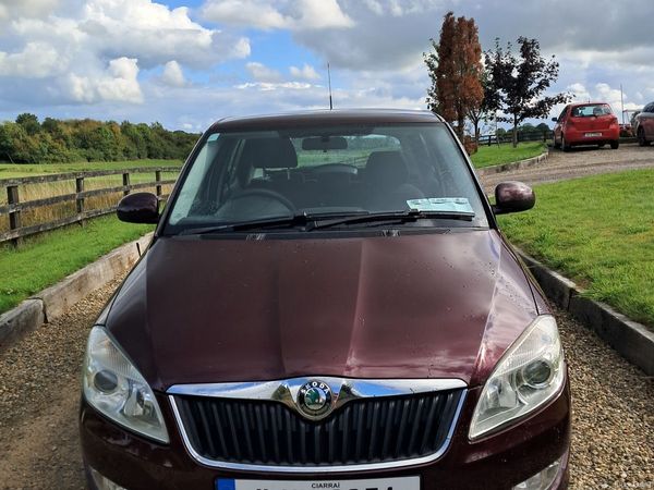 Skoda Fabia Hatchback, Petrol, 2011, Red