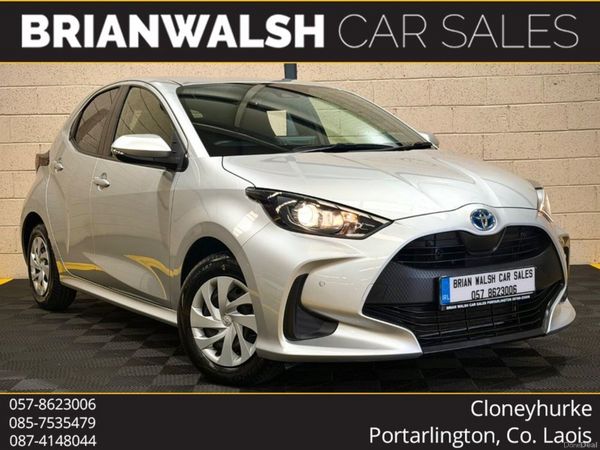 Toyota Yaris Hatchback, Petrol Hybrid, 2022, Silver
