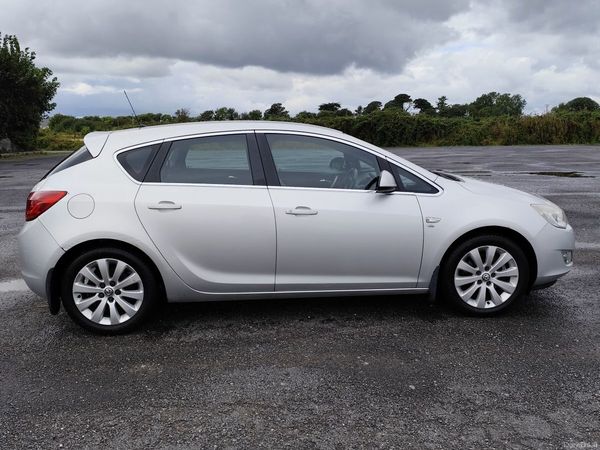 Vauxhall Astra Hatchback, Diesel, 2010, Silver