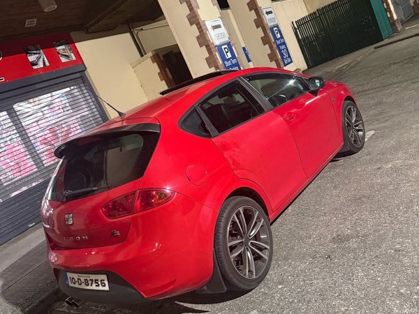 SEAT Leon Hatchback, Diesel, 2010, Red