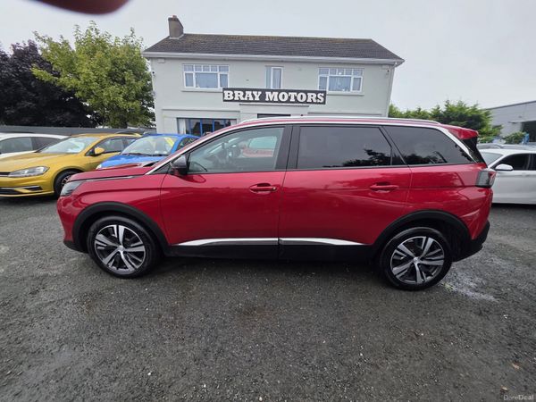 Peugeot 5008 MPV, Diesel, 2022, Red