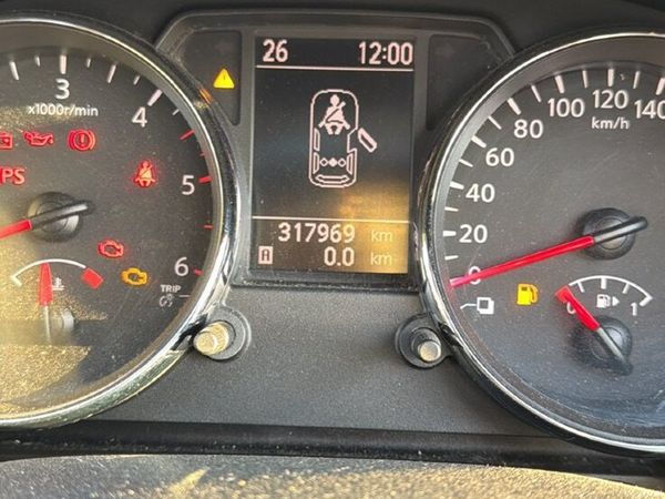 Nissan Qashqai Hatchback, Diesel, 2010, Red