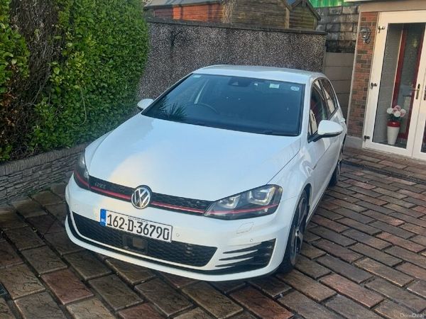 Volkswagen Golf Hatchback, Petrol, 2016, White