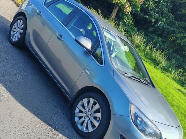 Vauxhall Astra Hatchback, Diesel, 2015, Silver