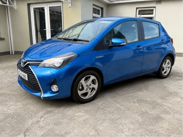 Toyota Yaris Hatchback, Petrol Hybrid, 2015, Blue