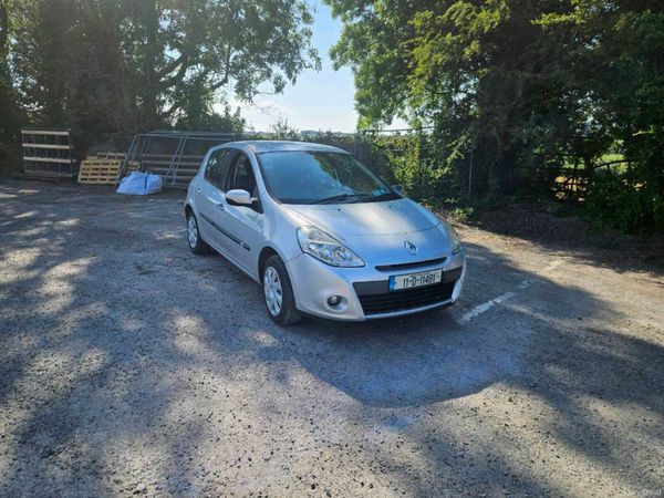 Renault Clio Hatchback, Ethanol Petrol, 2011, Silver