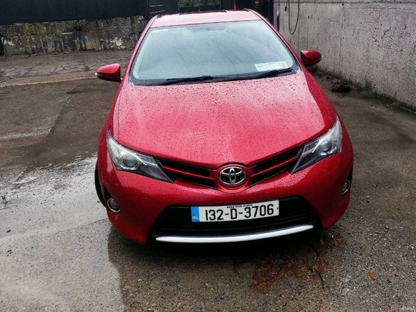Toyota Auris MPV, Petrol, 2013, Red