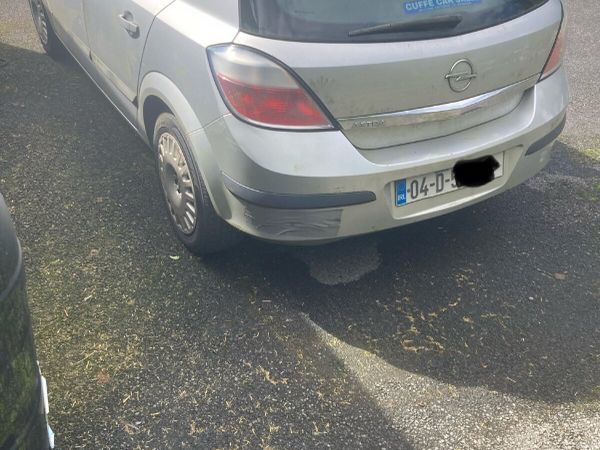 Opel Astra Hatchback, Petrol, 2004, Silver
