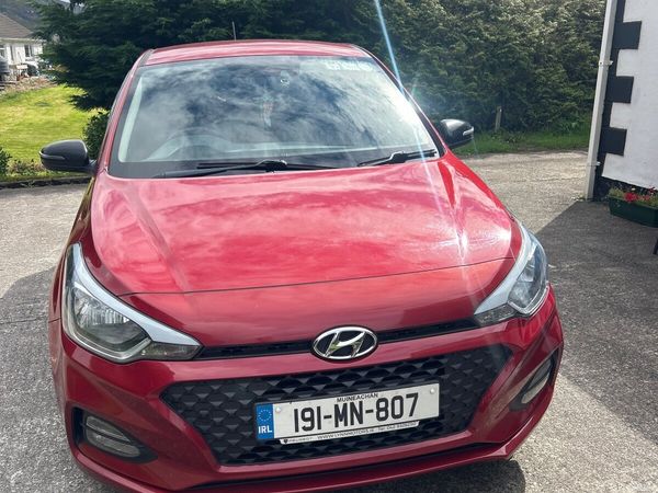 Hyundai i20 Hatchback, Petrol, 2019, Red