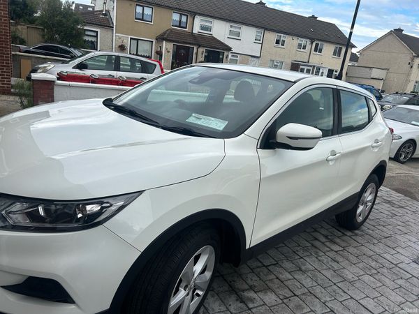Nissan Qashqai Hatchback, Diesel, 2019, White