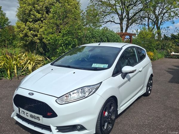 Ford Fiesta Hatchback, Petrol, 2017, White