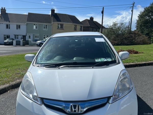 Honda Fit Hatchback, Petrol Hybrid, 2014, White