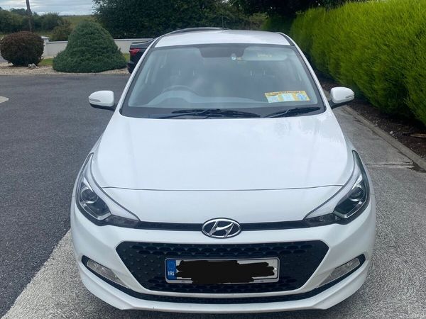 Hyundai i20 Hatchback, Petrol, 2018, White