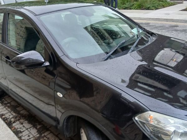 Nissan Qashqai Hatchback, Diesel, 2010, Black