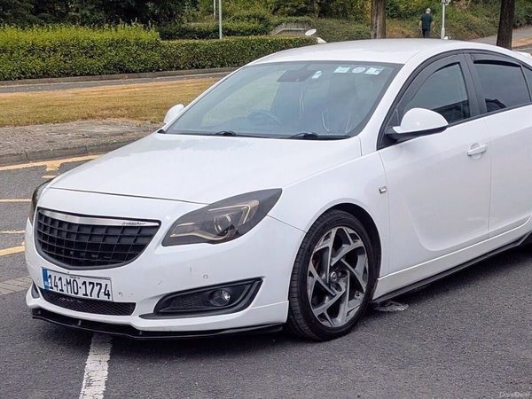 Vauxhall Insignia Hatchback, Diesel, 2014, White