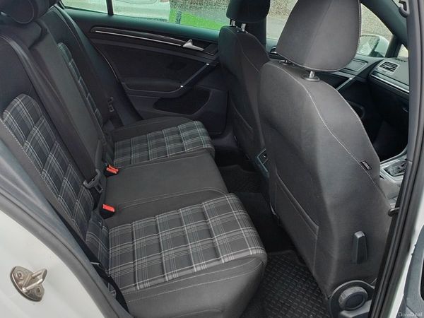 Volkswagen Golf Hatchback, Diesel, 2015, White