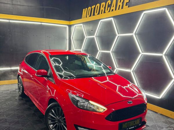 Ford Focus Hatchback, Petrol, 2017, Red