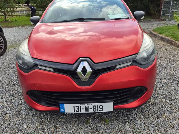 Renault Clio Hatchback, Petrol, 2013, Red